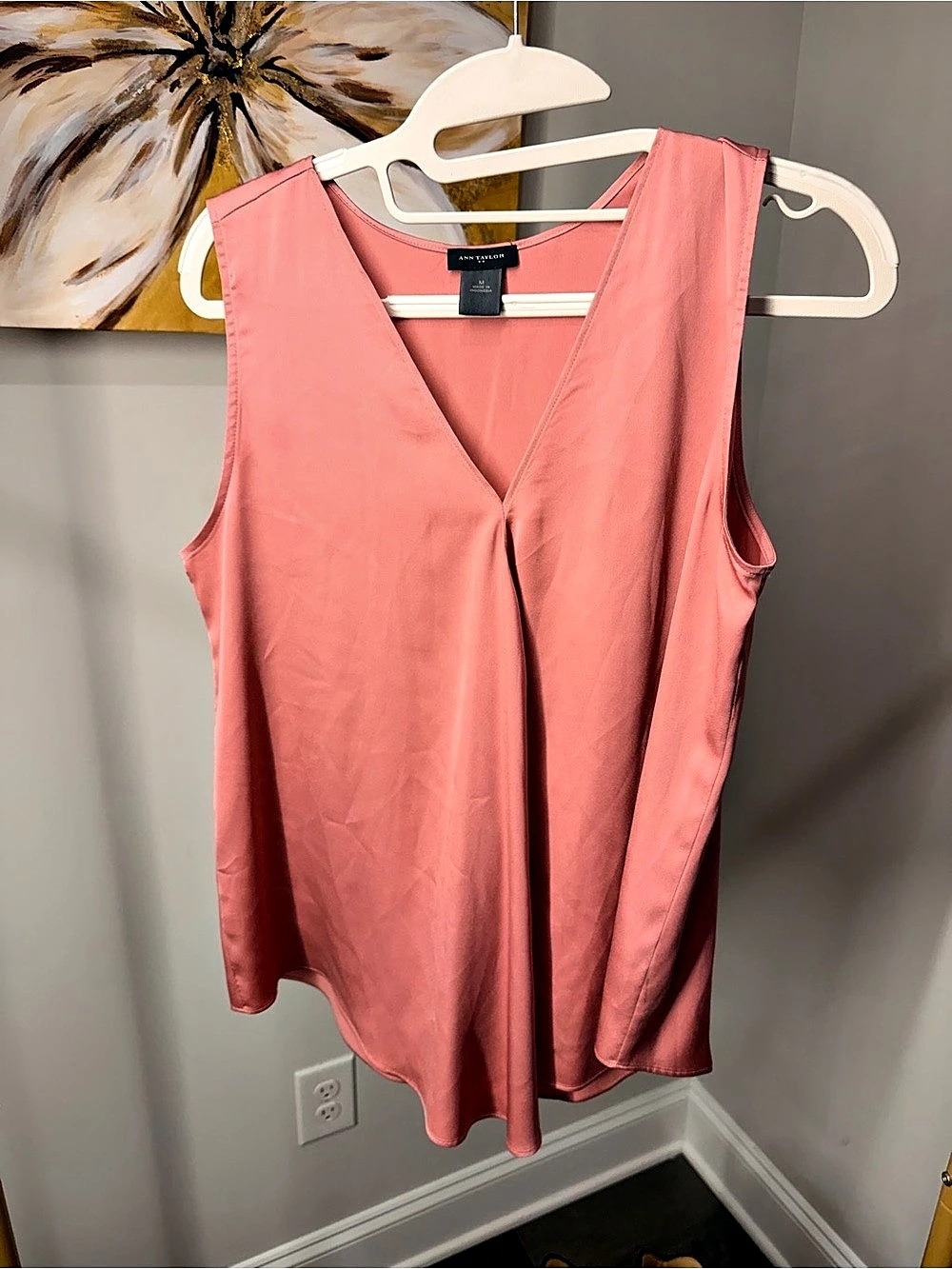 Ann Taylor V-Neck Tank Top in Pink Size Medium Like New
